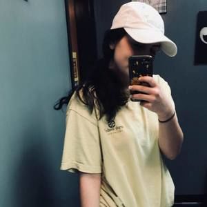 Meet your Posher, Nora